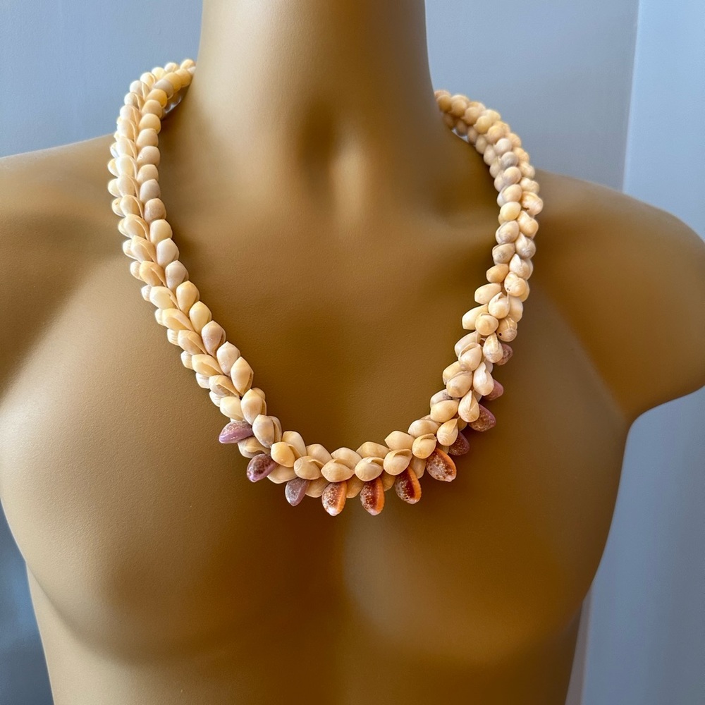 Raratonga Pupu Woven Shell Tahitian Lei Necklace - Picture 3 of 16
